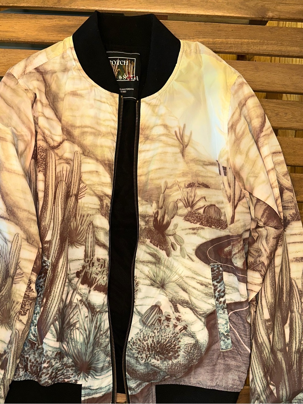 Scotch & Soda
Men's Printed Reversible Bomber Jacket
Size M - Picture 7 of 13